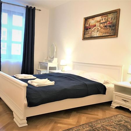 White Wolf Apartment Брашов Екстер'єр фото