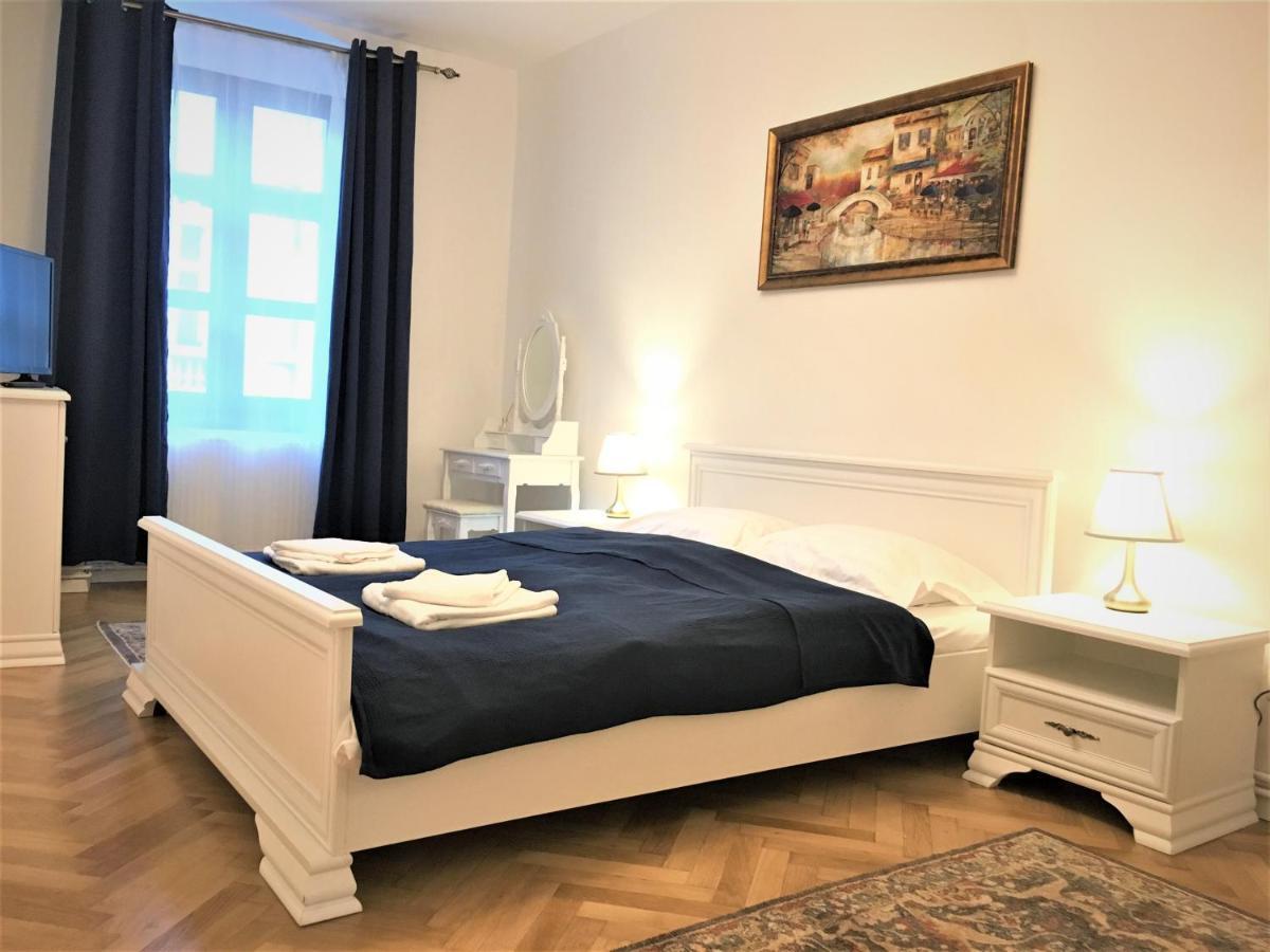 White Wolf Apartment Брашов Екстер'єр фото