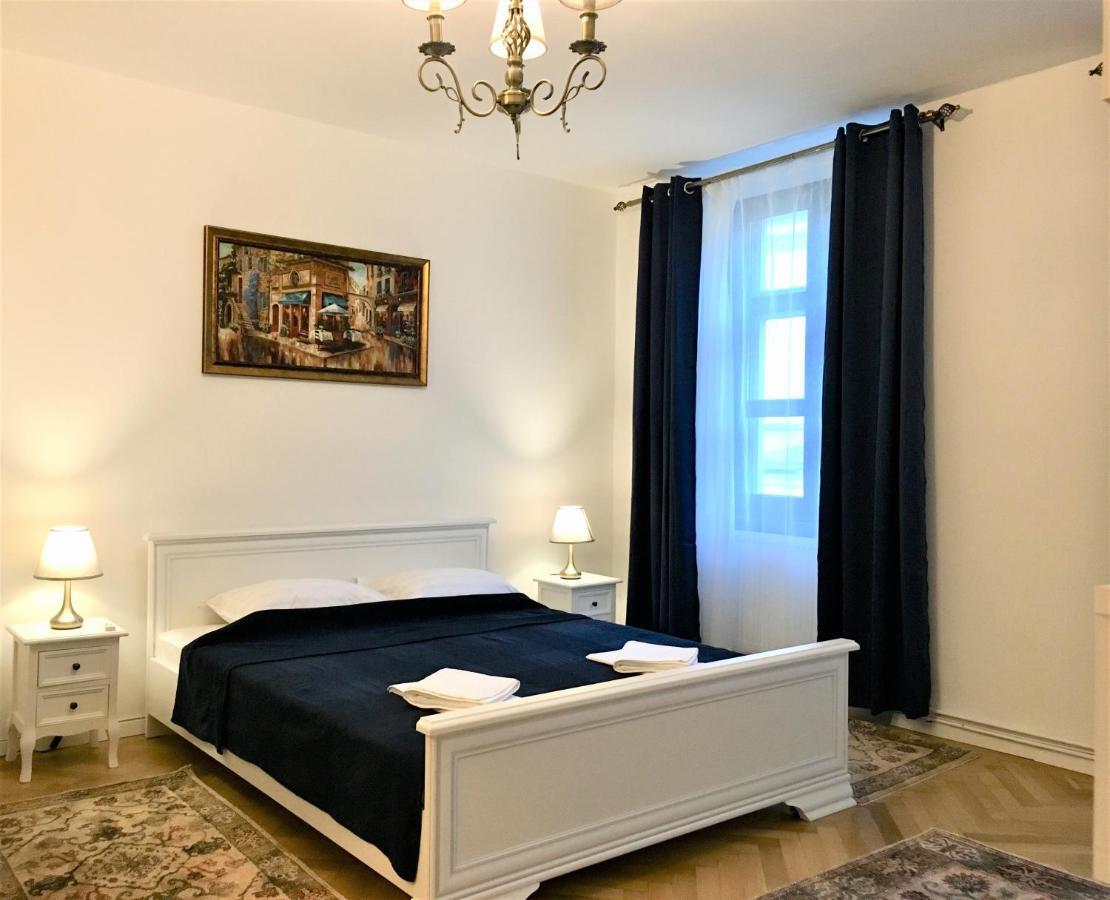 White Wolf Apartment Брашов Екстер'єр фото