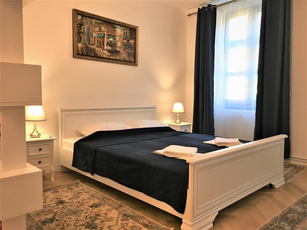 White Wolf Apartment Брашов Екстер'єр фото